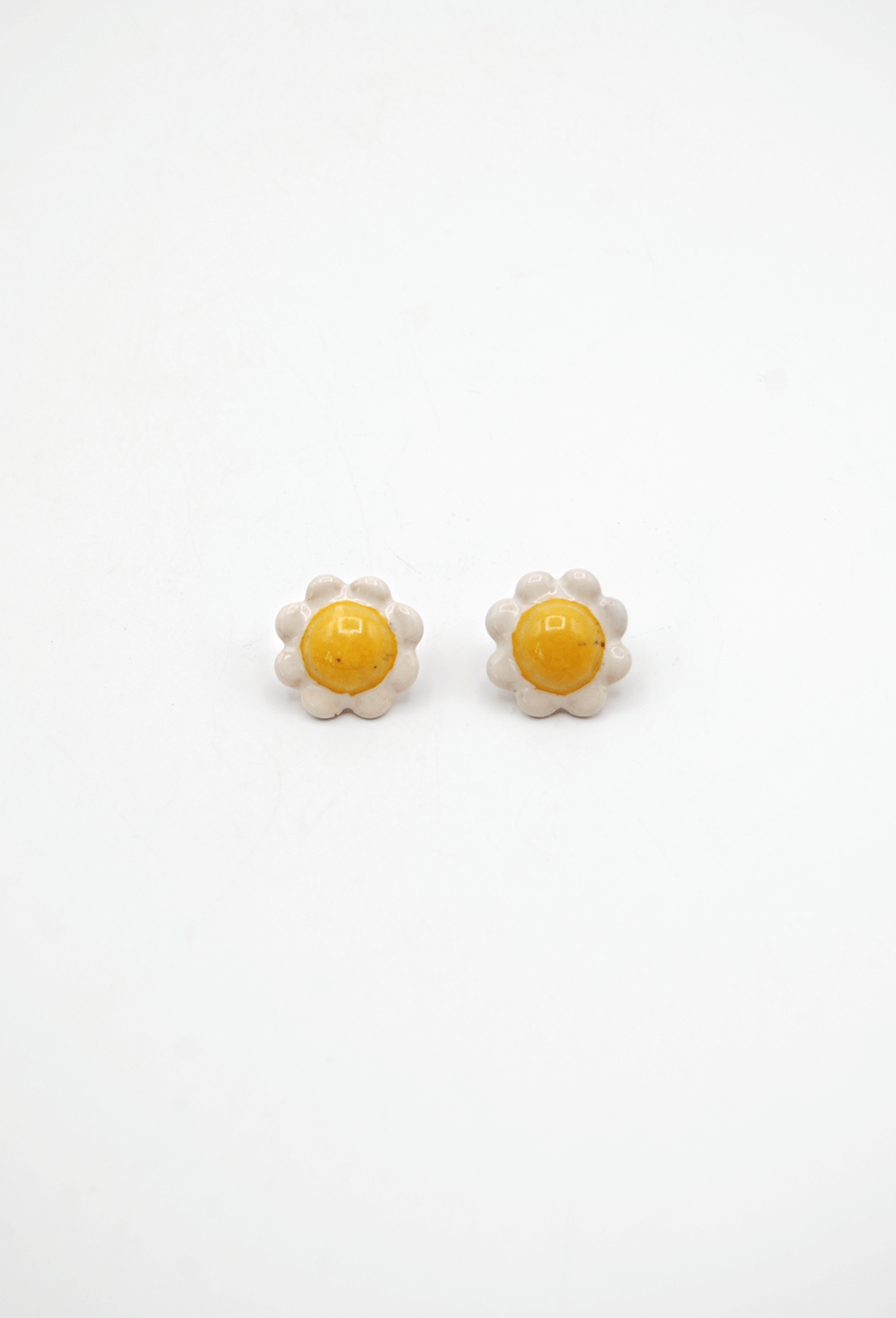 pendientes de margaritas pequeñas